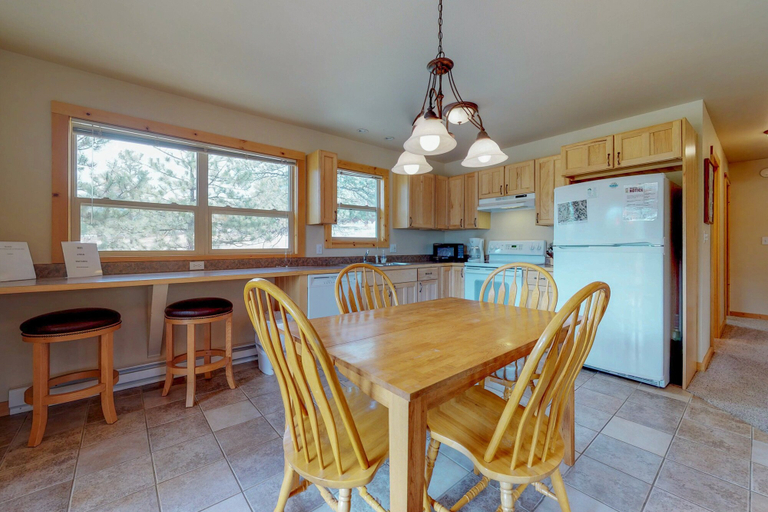 Room 2, Wonderful Location With Full Kitchen, Furnished Deck & Mountain Views, Larimer