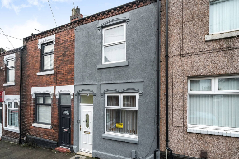 Exterior 5, Contractor-friendly 2-bedroom house with free parking, Stoke-on-Trent