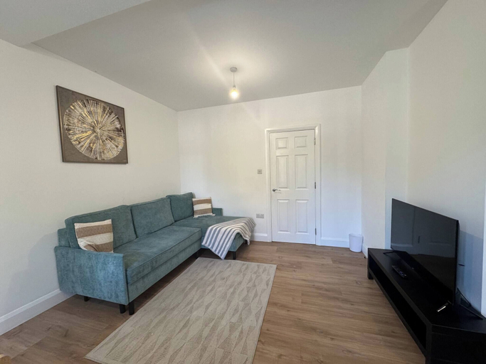 Living room, Charming Wallington Apartment With Hot Tub, London