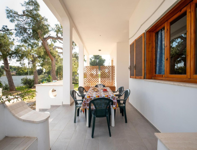 Outdoor dining 4, Sunrise Apartment in Villa With Private Parking and Air Conditioning, Lecce