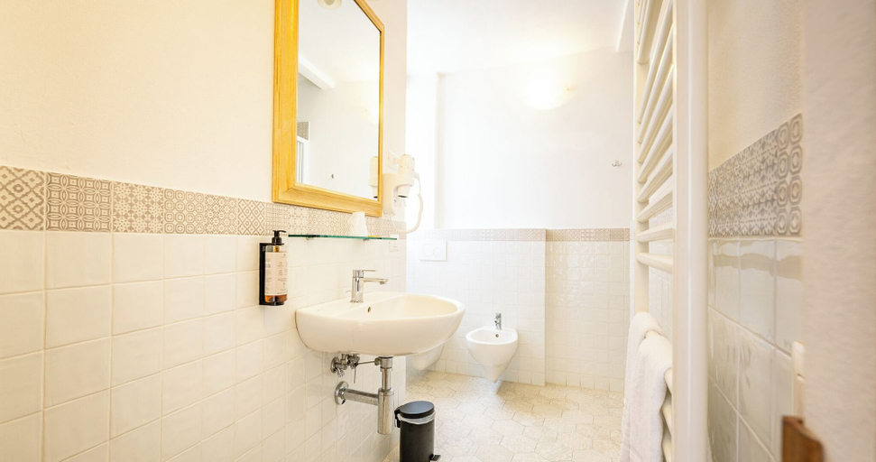 Bathroom 4, Locanda Casalta, Siena