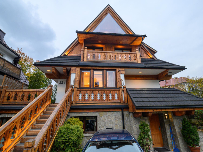 Exterior & Views