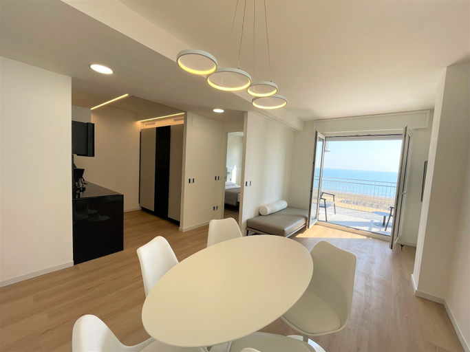 Dining room 3, Modern Seafront Flat With Stunning Views, Venezia