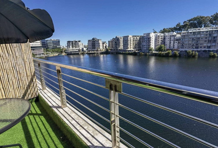 Property grounds 3, Tranquil Executive Apartment with Lake Views in Cape Town, City of Cape Town