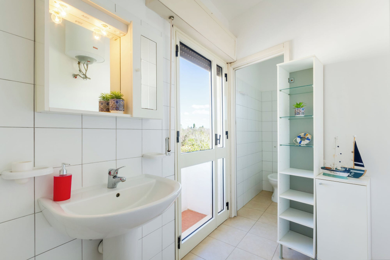 Bathroom 2, Porto Cesareo Air-conditioned Villa 12 Beds Torre Cesarea, Lecce