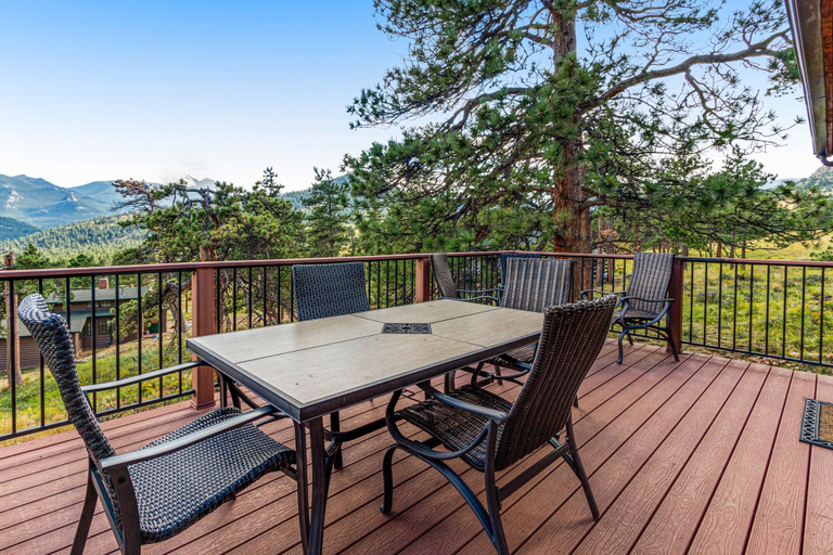 Outdoor dining, Inviting Cabin With Stellar Panoramic Rocky Mountain Views, Larimer