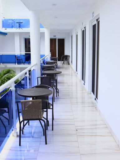 Outdoor dining 5, Condo Neuf 2 Chambres 2 Lits Queen à Sosua 403, Sosua