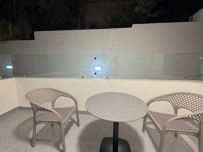 Dining 3, 005 JRE apartment with stunning boulevard veiw, Wadi Essier