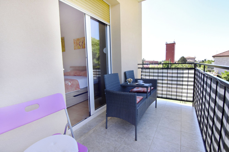 Balcony 3, Comfortable Stay Near Umag Center, Umag