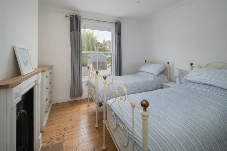 Room 5, Seabreeze House Stylish 3 bed Townhouse, Isle of Wight