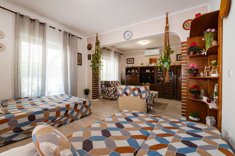 Room 4, Say Close to Center and Beach 6 Kd, Novalja