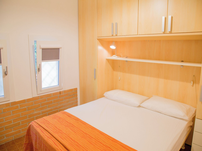 Room 5, Modern Accommodation With a Lovely Patio, Venezia