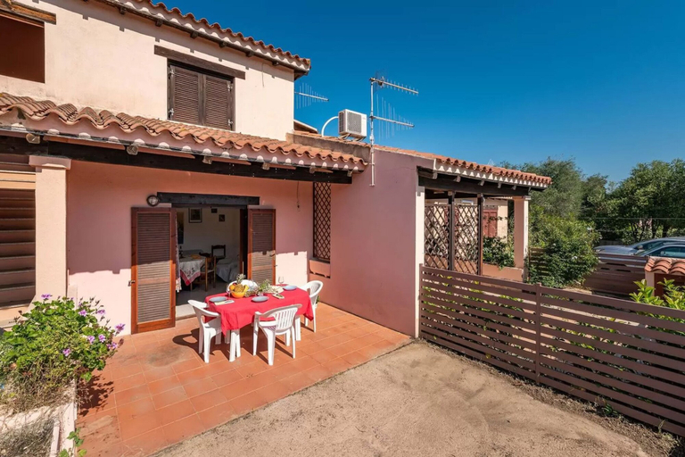 Outdoor dining, San Teodoro Flat Steps From the Beach, Nuoro