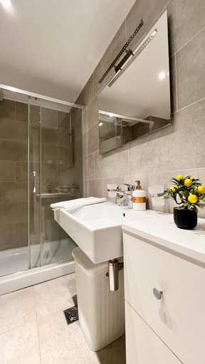 Bathroom 1, Four Views By The Sea Apartments