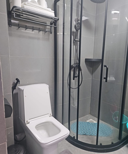 Bathroom 2, Charming 2-bedroom Apartment in Riverside Drive, Nairobi, Dagoretti North