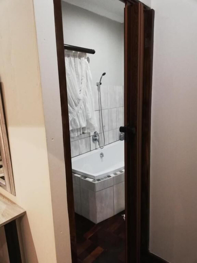 Bathroom 2, Giardino a 194, Lejweleputswa