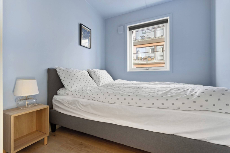 Room 2, Charming Oslo Apartment With Balcony & Rooftop Access, Oslo