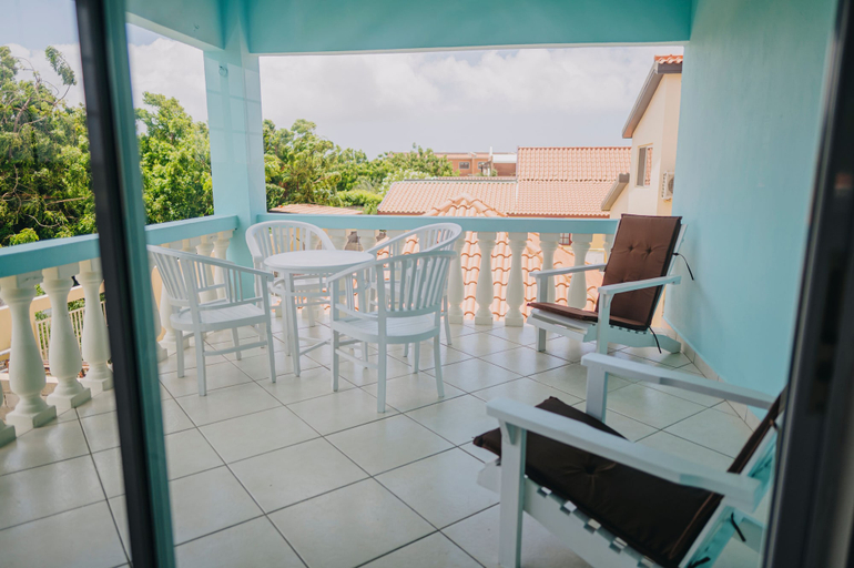 Others 3, Impressive 1-bedroom Apartment 3 km From Eagle Beach