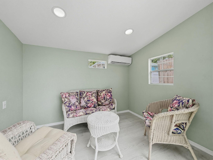 Living area 4, The Blue Heron, Pinellas