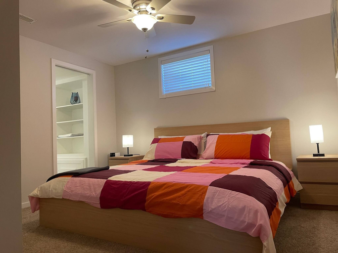 Room 5, Shibly's Retreat Near West Edmonton Mall, Division No. 11