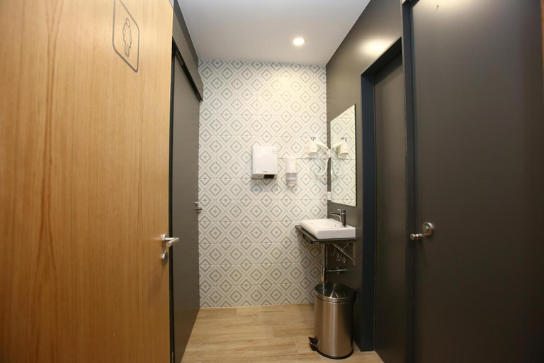 Bathroom 4, Dpaso Urban Hostel, Pontevedra