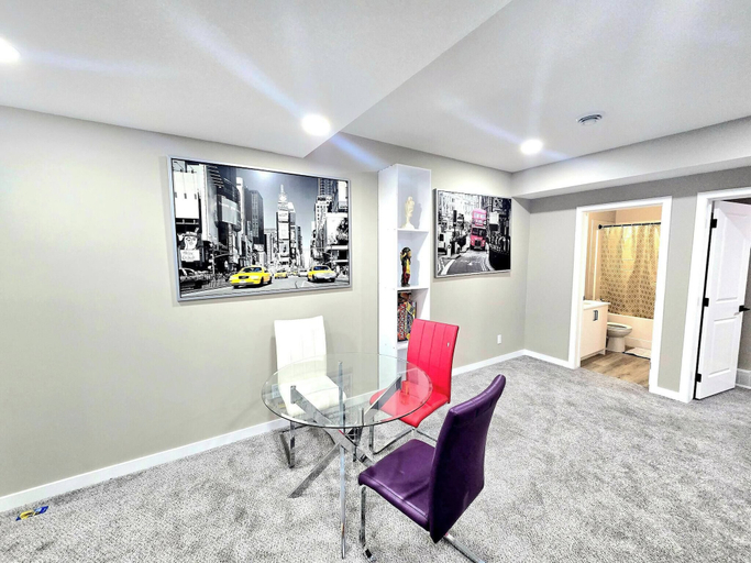 Interior 5, Private, Cozy, Luxury, Spacious One Bedroom Suite, Division No. 6
