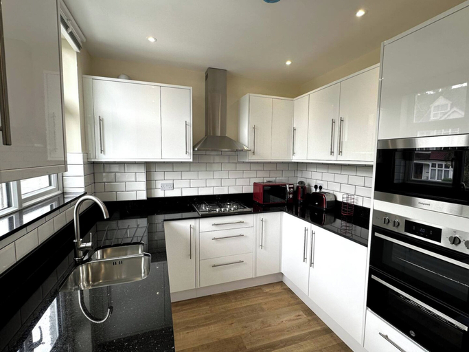 Interior 5, Mayfield Escape - Stylish Two Bed Apartment, London