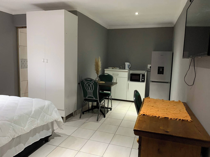 Primary image, Beach view, en-suite bedroom, Nelson Mandela Bay