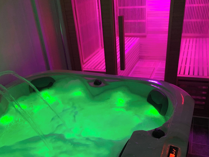 Interior 5, Cozy Hideaway With Hot Tub & Sauna Sleeps 7, East Sussex