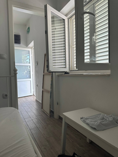 Others 1, Perfect apartment in nature park, Karlobag