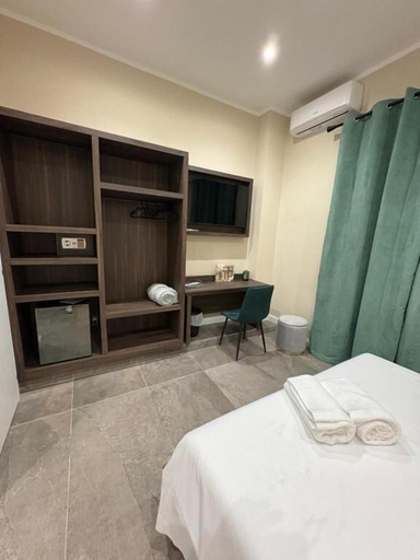 Room 3, Andrea House, Napoli