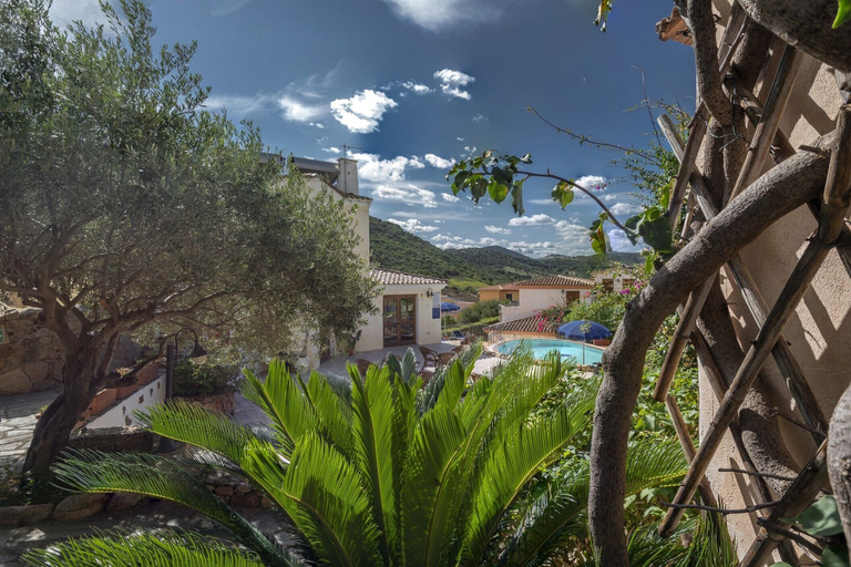Property grounds 3, Stunning Residence Bouganvillage Studio Sleeps 2 Plus Child bed, Nuoro
