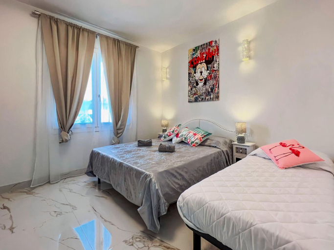 Room 5, Modern Flat With Terrace for Families in Bibione, Venezia