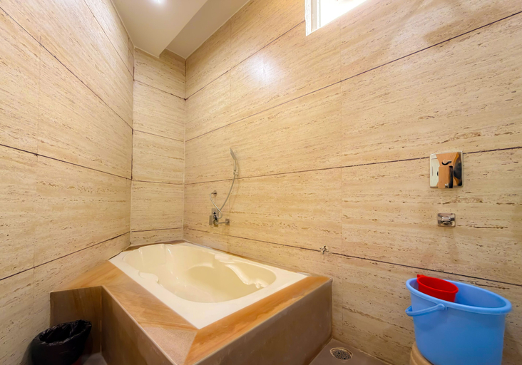 Bathroom 4, Hotel Shri Radha Orchid, Mathura