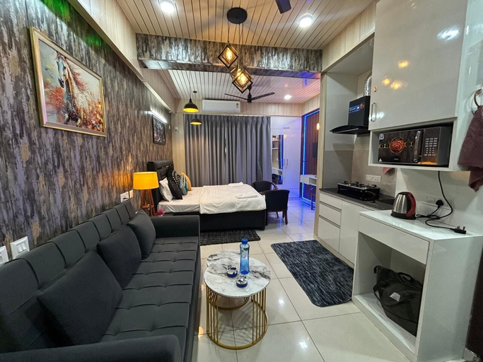 Room 4, Spacious 1bhk for 6 Guests King & Sofa Beds Zirakpur,chandigarh,mohali,tricity, Sahibzada Ajit Singh Nagar