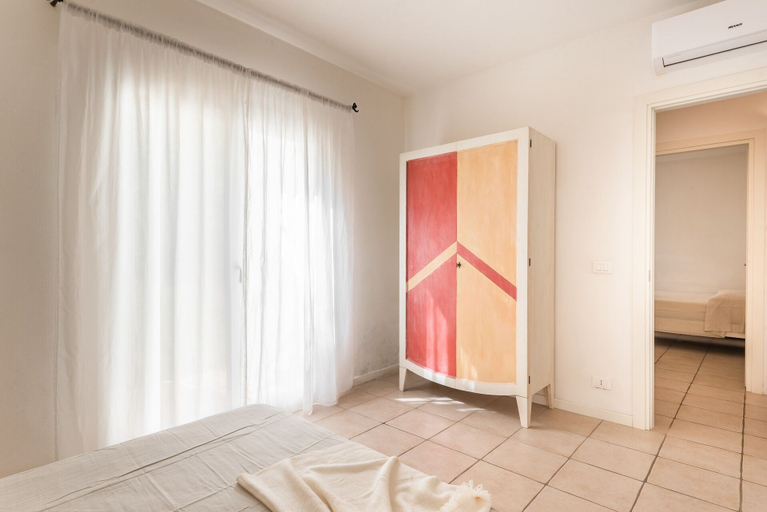 Room 2, Elegant Residence Ea Bianca 2 Bedroom Sleeps 6 Extra bed Available N0614, Olbia-Tempio
