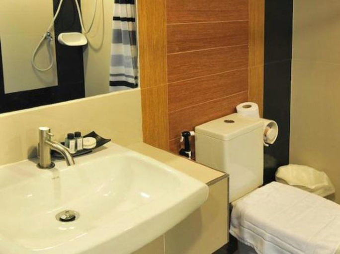 Bathroom 4, Grand Marina Residence, Si Racha