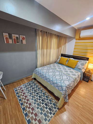 Room 5, Casa Rosa2 2BR Loft in BGC With 55" Smart TV & 5 pax, Taguig