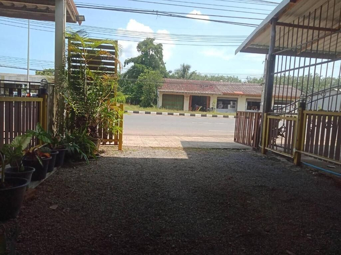 Exterior & Views 2, Mangkonlay Hostel, Tha Phae