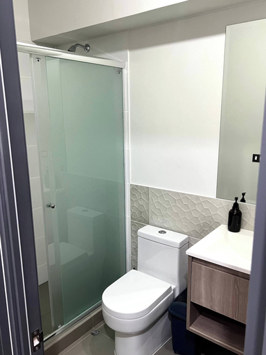 Bathroom 2, Modern Apartment for 9 San Isidro, Lima