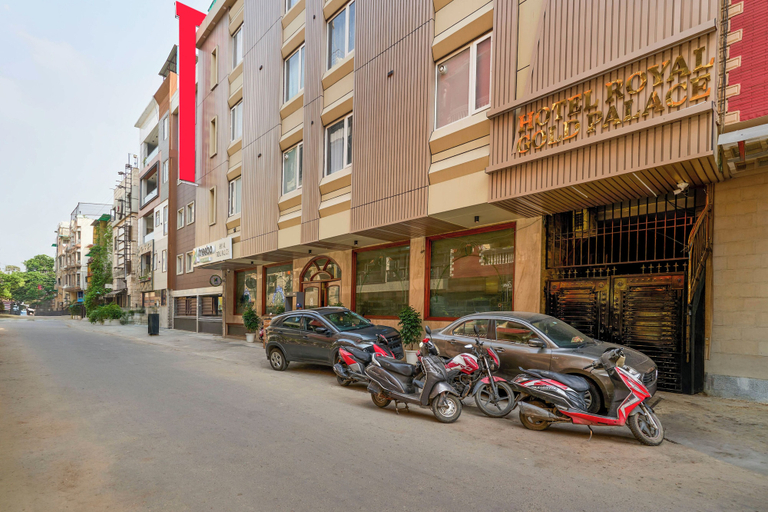 Parking 2, Treebo Premium Royal Gold Palace, Delhi
