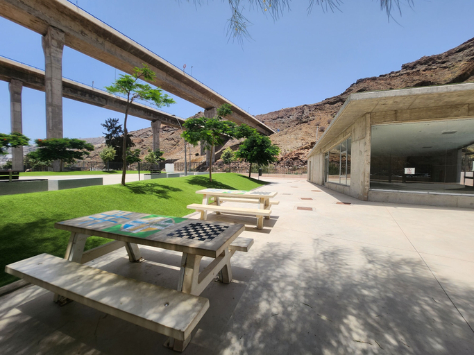 Outdoor dining, Recently Renovated Family Duplex Overlooking the Pool, Las Palmas