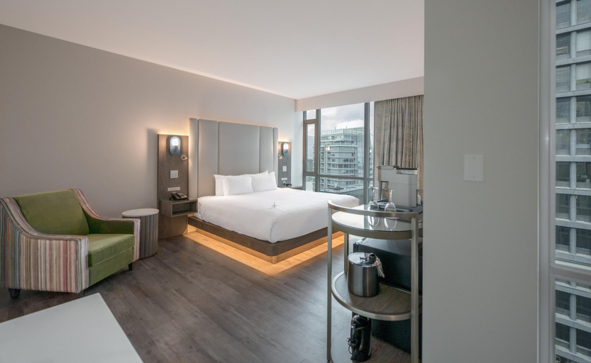Bedroom 3, Coast Coal Harbour Vancouver Hotel by APA, Greater Vancouver