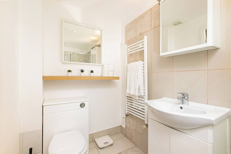 Bathroom 3, Skyvillion - 1bed Flat In Kings Cross & St Pancras, London