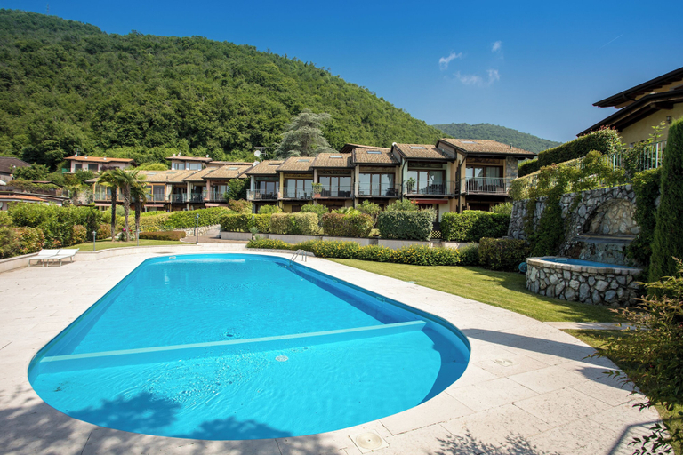 Pool 3, Terraced House With Shared Pool, Brescia