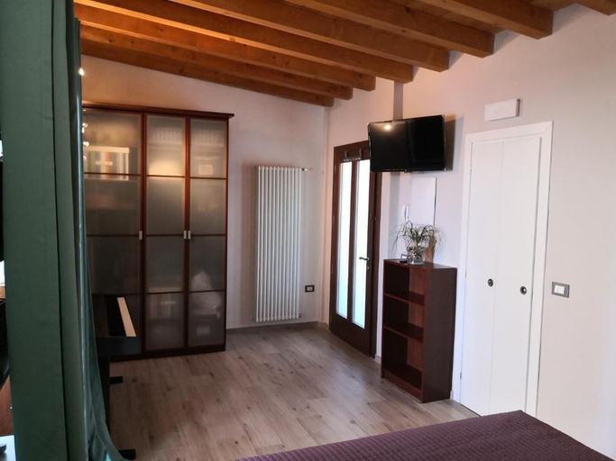 Room amenity, Open Space in the Village With Direct Access to the Beach, Brescia