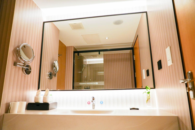 Bathroom 5, Wyndham Garden Haikou Meilan, Haikou