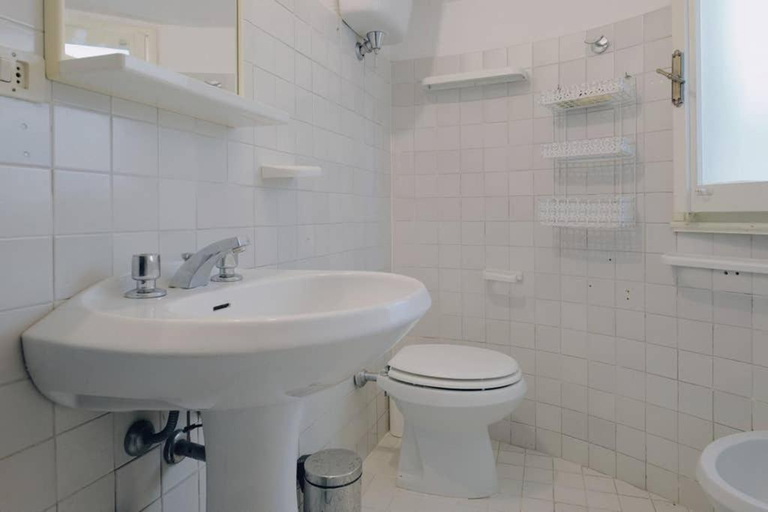 Bathroom 3, Casale Tocco, Vibo Valentia
