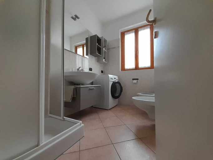 Bathroom 4, Marco Apartment - Holiday Apartment Luino, Varese