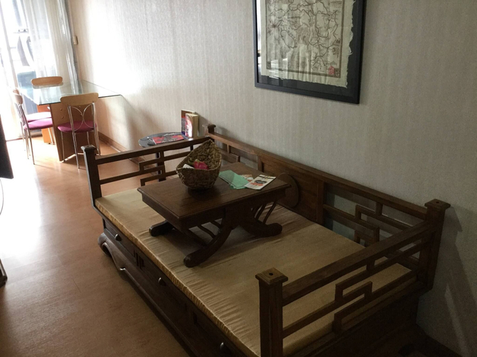 Living room 4, 1br With Pool & Gym Near BTS Phrom Phong, Khlong Toey